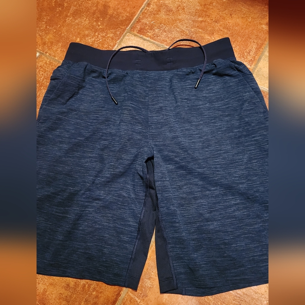 Mens Lululemon  sport shorts size L